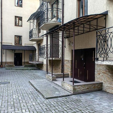 Apartamenty On Kryvonosa Lviv Exteriör bild