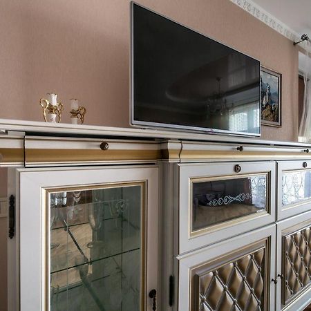 Apartamenty On Kryvonosa Lviv Exteriör bild