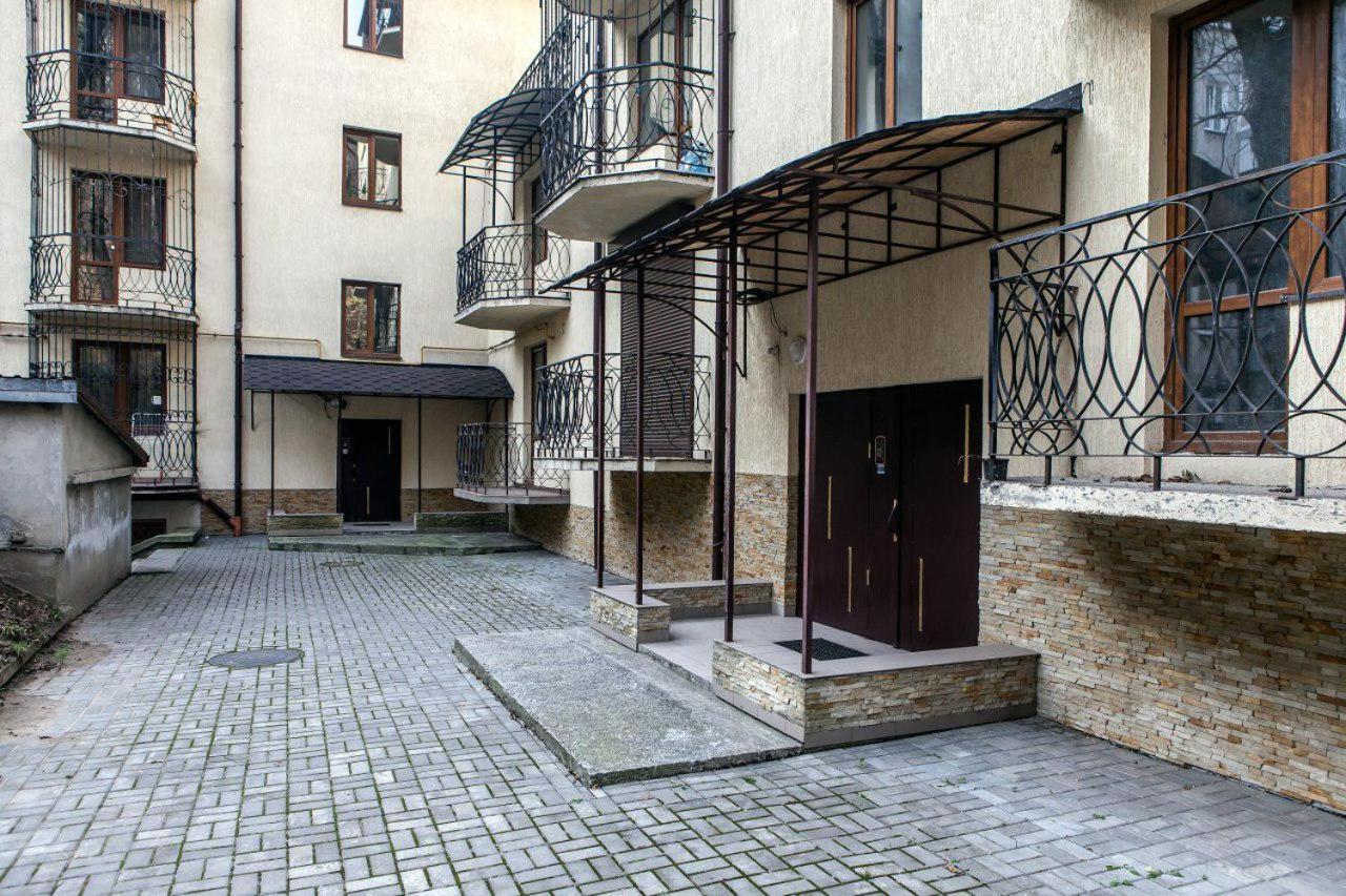 Apartamenty On Kryvonosa Lviv Exteriör bild