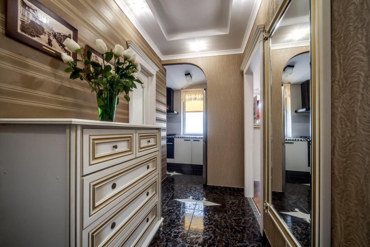 Apartamenty On Kryvonosa Lviv Exteriör bild