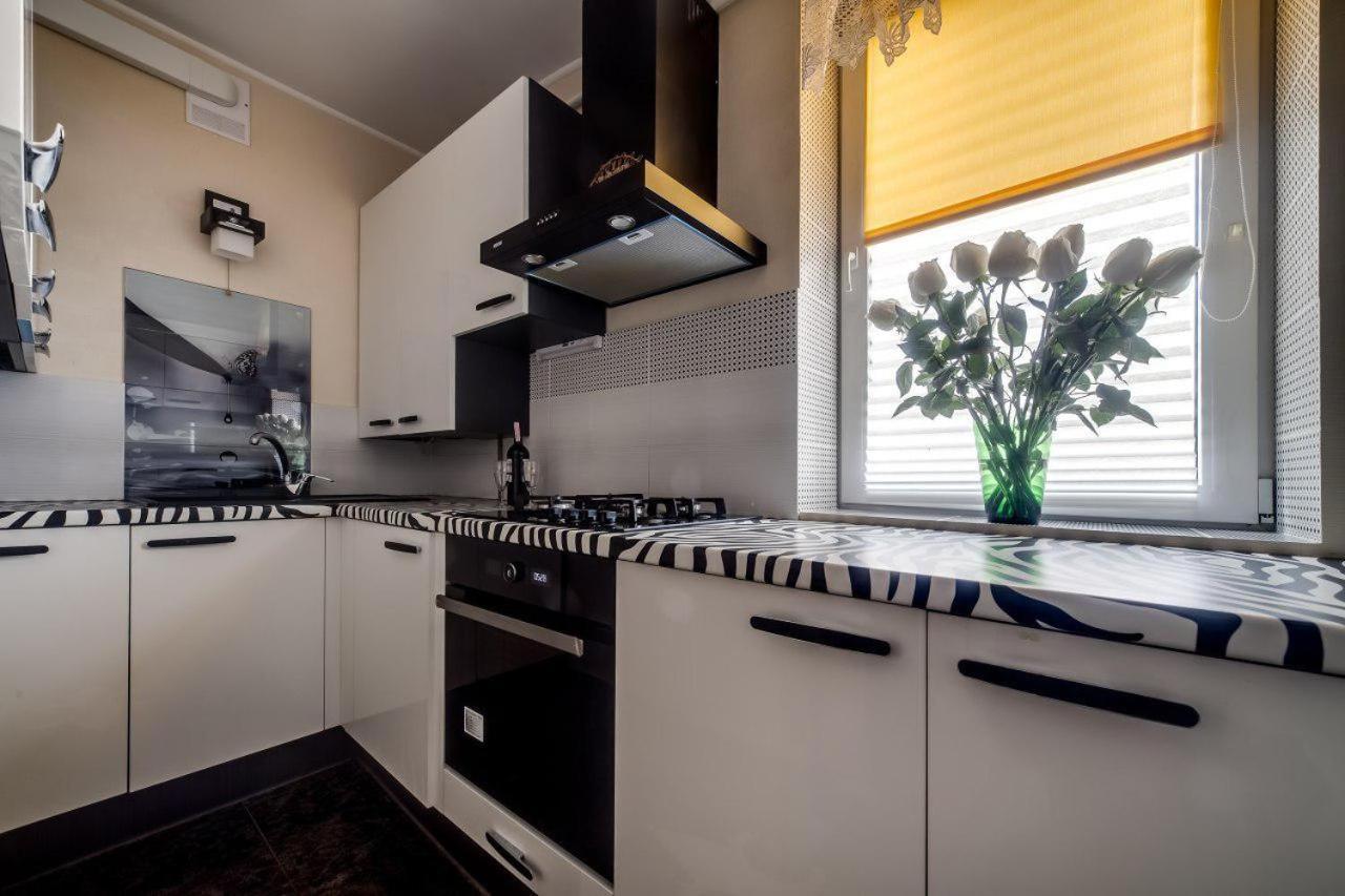 Apartamenty On Kryvonosa Lviv Exteriör bild