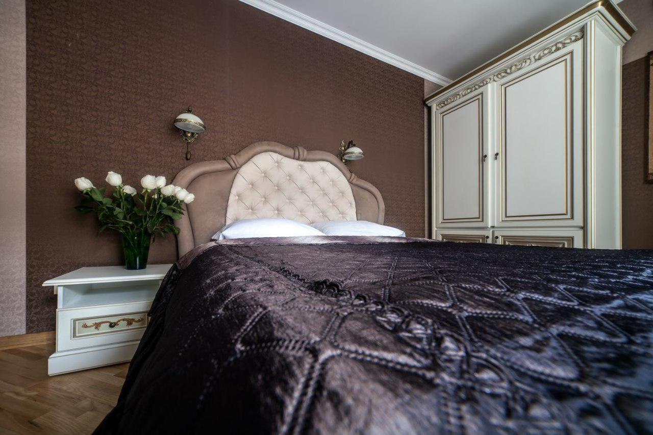 Apartamenty On Kryvonosa Lviv Exteriör bild