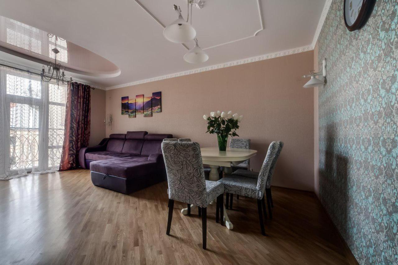 Apartamenty On Kryvonosa Lviv Exteriör bild