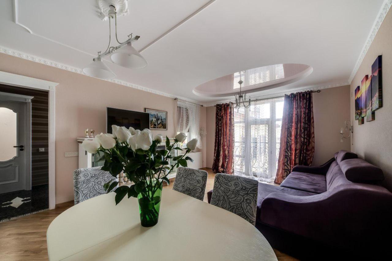 Apartamenty On Kryvonosa Lviv Exteriör bild