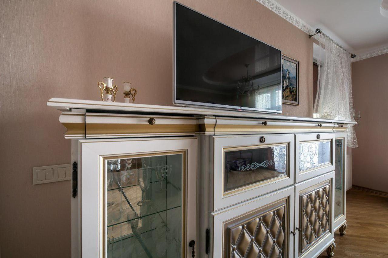 Apartamenty On Kryvonosa Lviv Exteriör bild